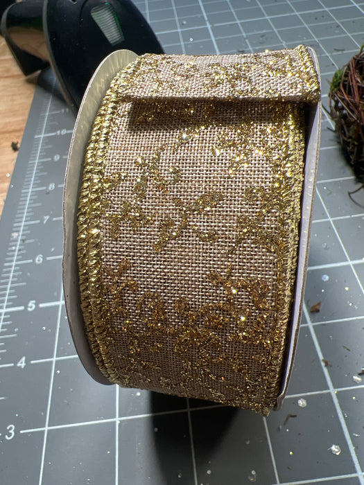1.5"X10Yd Glitter Mini Leaf Vines Lt Beige/Gold RGH1057G5 - DecoExchange®