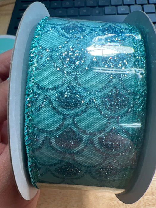 Aqua Stn/Aqua Gltr Fishscale Pttrn 1.5’’X10Y 72305-09-45 Ribbon