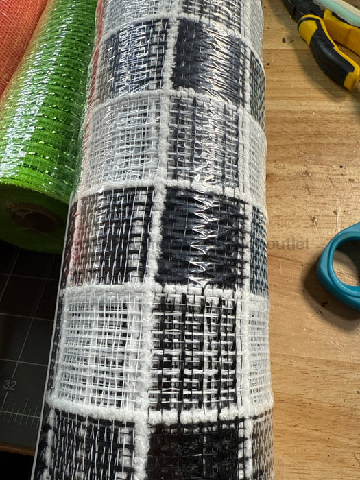 Blk-Wht Fuzz Snow Chex 21’’X10Y XB1058-21 Mesh