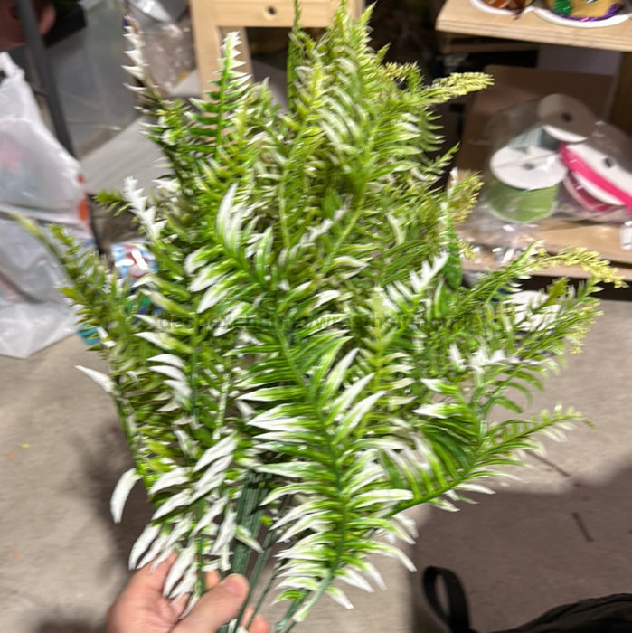 Plastic Large Mix Fern Bush Cream 18 Stems 6 Dozen 57202 Greenery