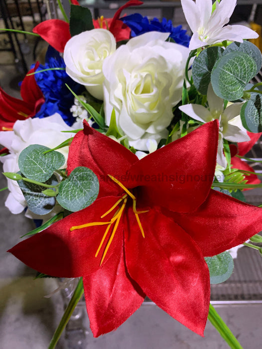 Rose/Dahlia/Lily - 18 Stems - Red White Blue 81665 Greenery