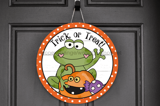Wreath Sign, Halloween Sign, Trick or Treat Sign, Frog Sign, DECOE-2025, Sign For Wreath, DecoExchange - DecoExchange®